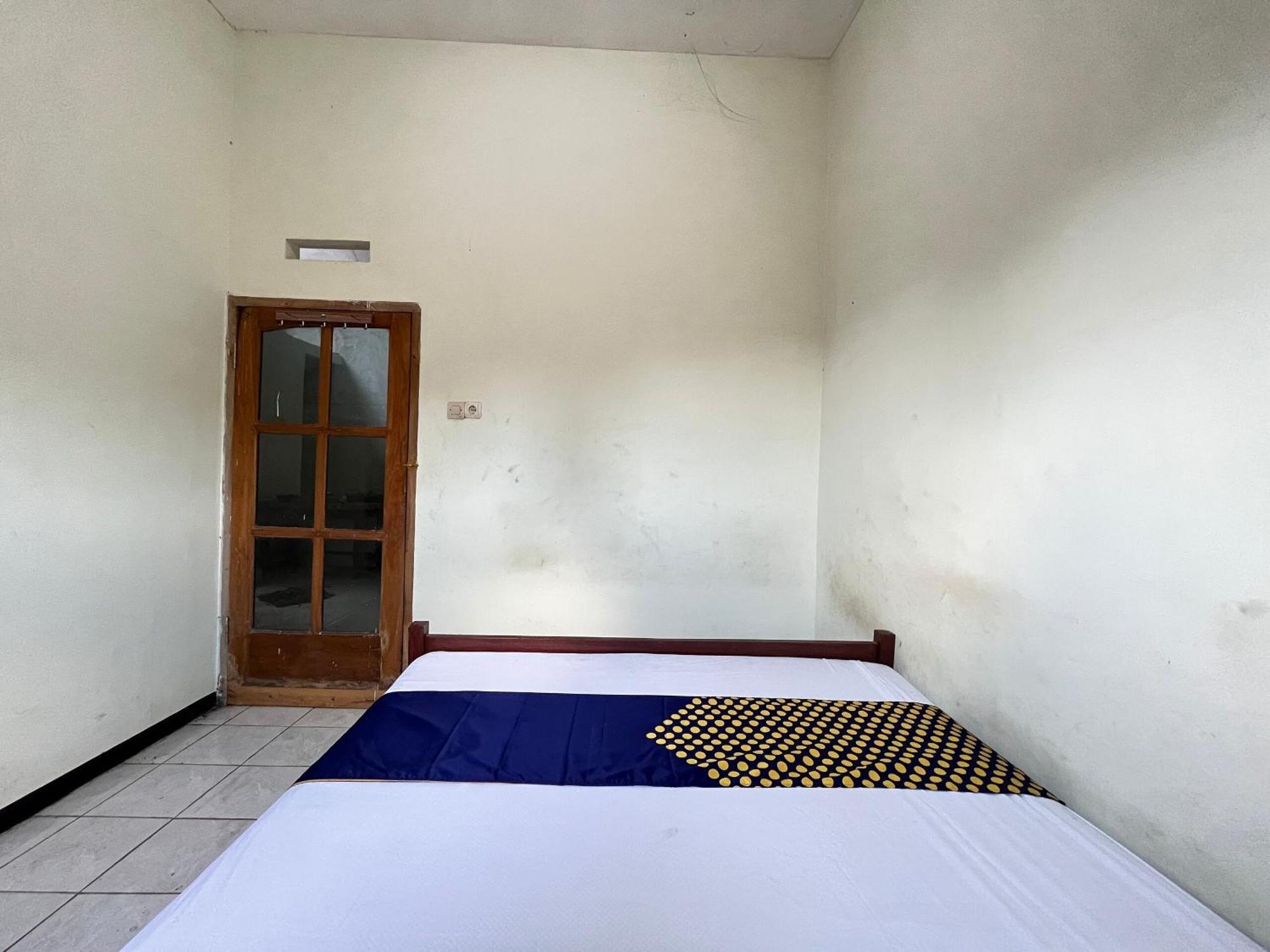 Отель Spot On 93423 Kost Berkah Near Kebun Teh Wonosari Лаванг Экстерьер фото