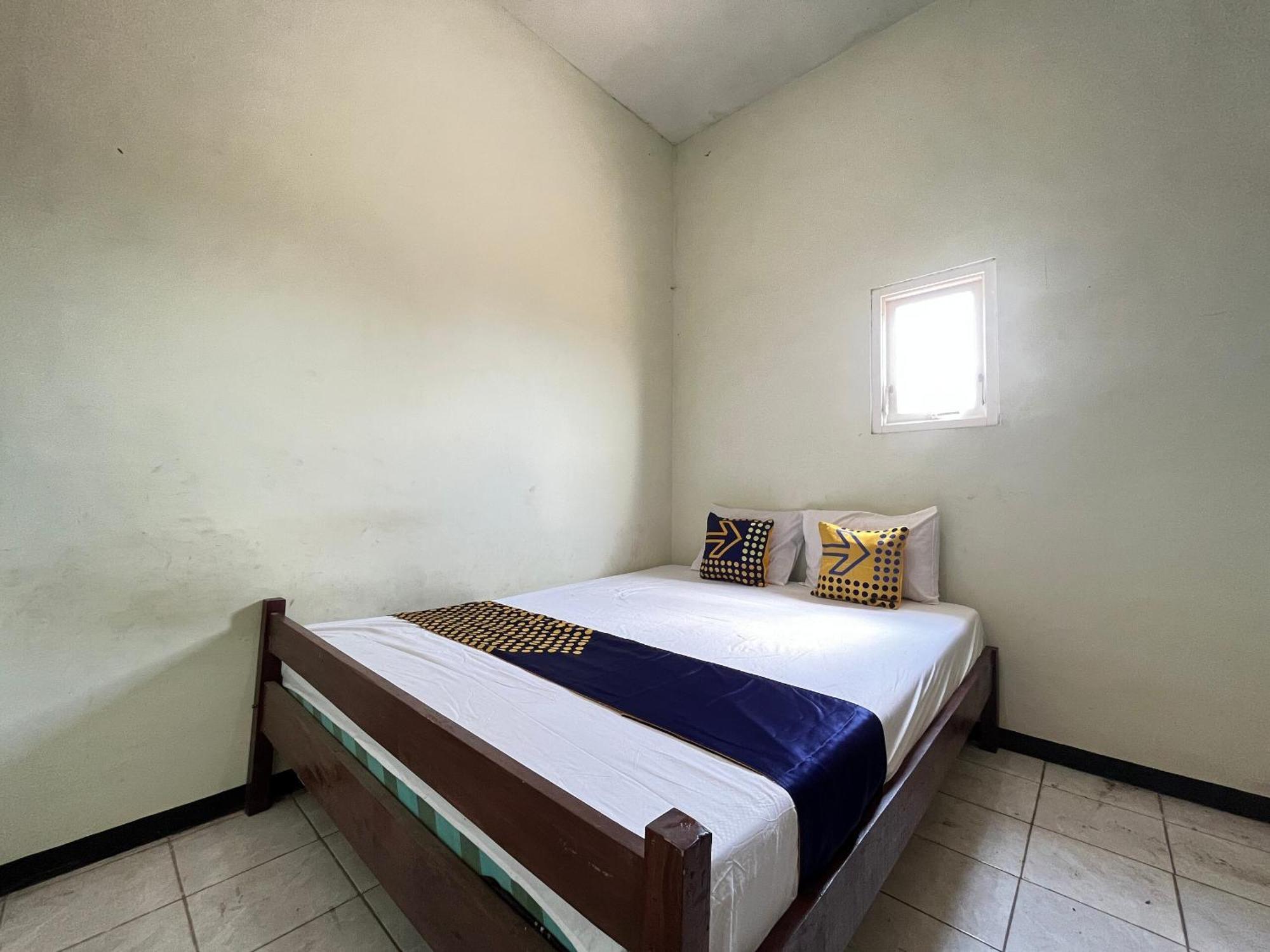 Отель Spot On 93423 Kost Berkah Near Kebun Teh Wonosari Лаванг Экстерьер фото